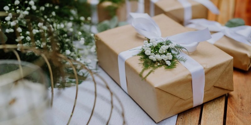 Wedding Gifts: Forget The Registry! 5 Better Ideas That Wow The Couple
