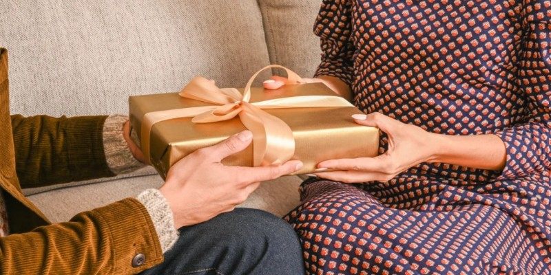 Hostess Gifts: Never Show Up Empty-Handed Again! See These 5 Ideas