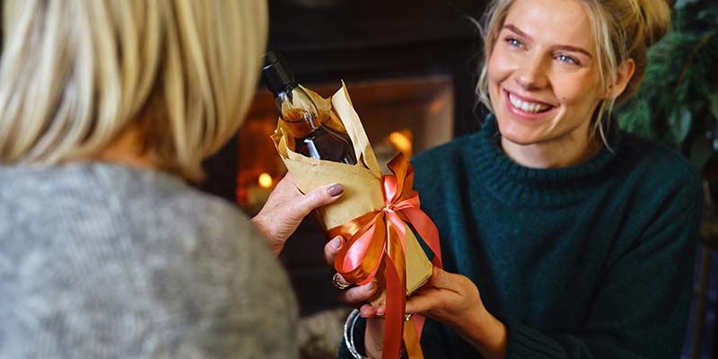 Most Popular Personalized Gifts for Mom That Are Worth It